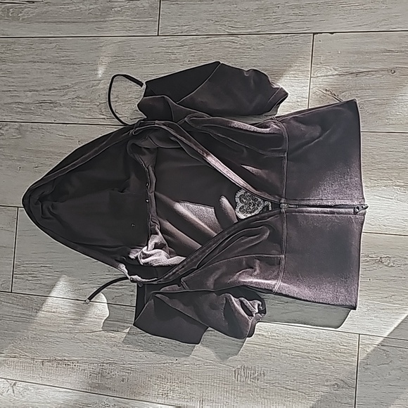 Very "Juicy" Embroidered Velour Hoodie SIZE M "Fun,Fearless,Females" - Picture 8 of 8